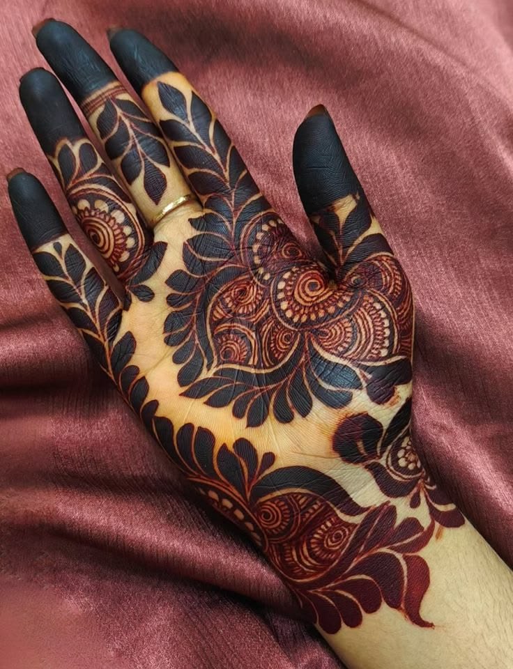 Floral Mehendi Detail